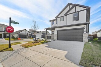 2001 Pine Stone Ln in Heartland, TX - Building Photo - Building Photo