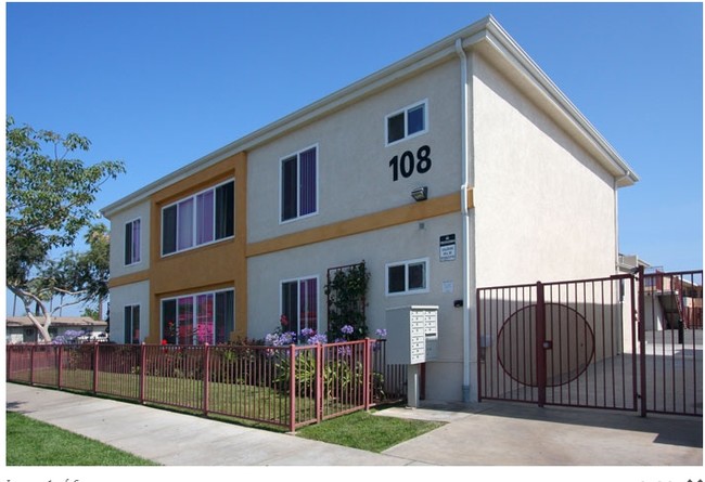 Hoover Apartments in Orange, CA - Foto de edificio - Building Photo