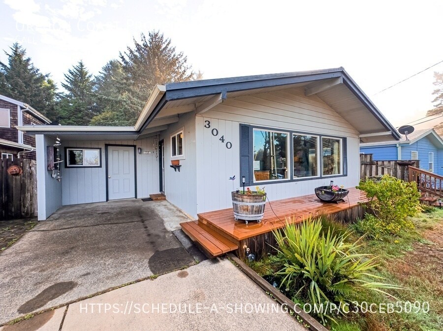 3040 SE Dune Ave in Lincoln City, OR - Building Photo