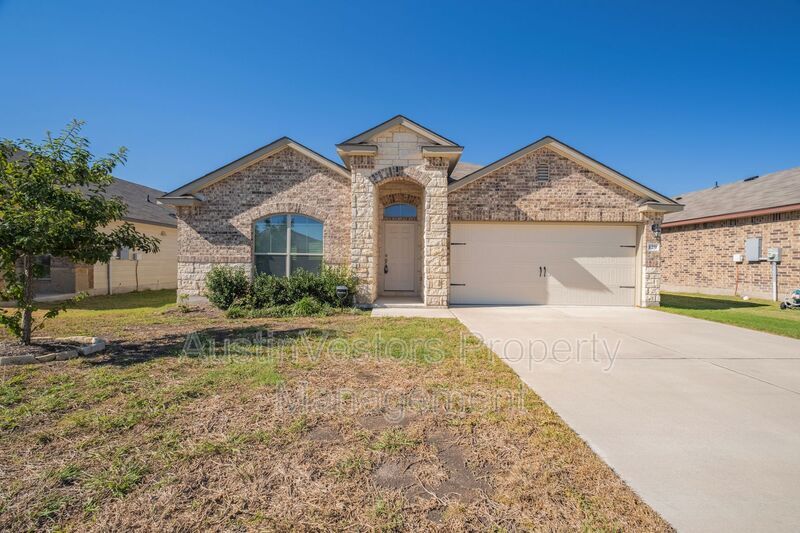 129 Plata Ln in Jarrell, TX - Building Photo