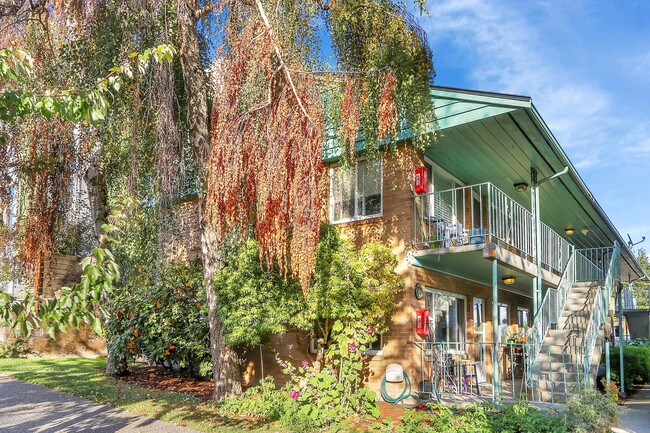 Birch Tree Apartments in Seattle, WA - Foto de edificio - Building Photo