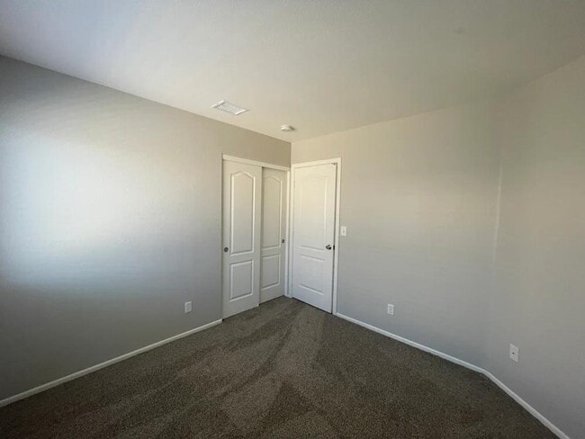 416 Opal Dr in Henderson, NV - Building Photo - Building Photo