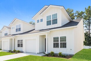 1140 Walker Point Way in Brunswick, GA - Building Photo