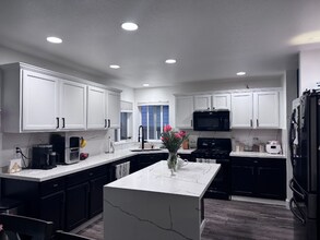 27409 237th Pl SE in Maple Valley, WA - Building Photo - Building Photo