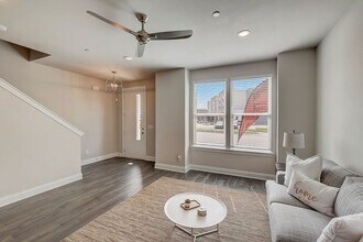 1001 Lifford Ln in Gallatin, TN - Foto de edificio - Building Photo