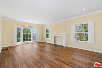 8724 Shoreham Dr in West Hollywood, CA - Building Photo - Building Photo