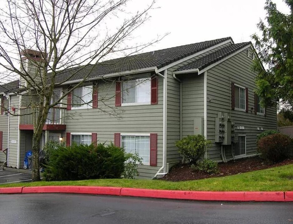16817 Larch Way, Unit D205 in Lynnwood, WA - Foto de edificio