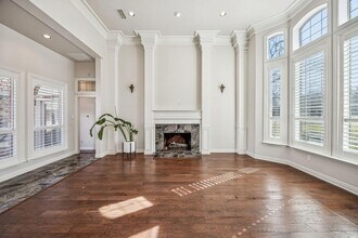 2900 Creekview Dr in Flower Mound, TX - Foto de edificio - Building Photo