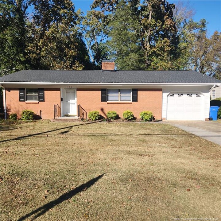 1406 Raeford Rd in Fayetteville, NC - Building Photo