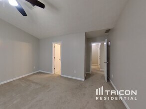 2492 Feathertree Ln in Lawrenceville, GA - Foto de edificio - Building Photo