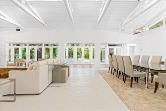 11015 Lakeside Dr in Coral Gables, FL - Building Photo - Building Photo