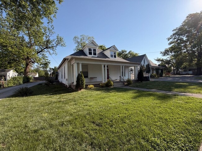 335 E Burton St in Murfreesboro, TN - Building Photo - Building Photo