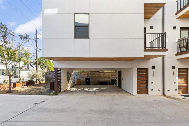 property at 1128 Chicon St