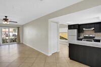 9004 Bana Villa Ct in Tampa, FL - Building Photo - Building Photo