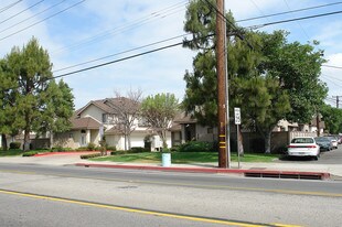 726 W Wilson St in Costa Mesa, CA - Building Photo