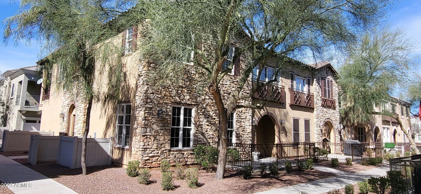 2743 S Sulley Dr in Gilbert, AZ - Building Photo