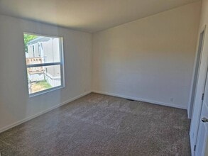 573 E Sullivan St in Coalinga, CA - Building Photo - Building Photo