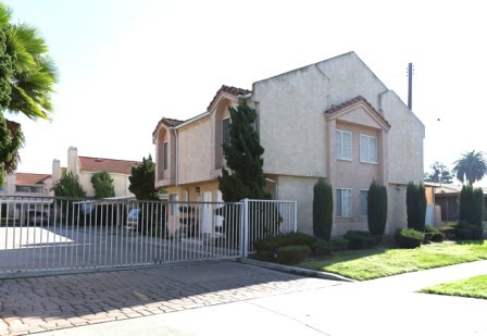 14030 McClure Ave in Paramount, CA - Building Photo