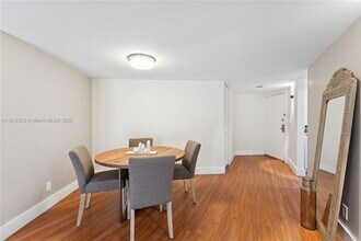 3101 N Country Club Dr, Unit 102 in Aventura, FL - Building Photo - Building Photo
