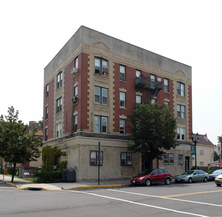 7222 Broadway in North Bergen, NJ - Building Photo