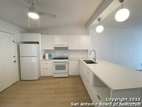 634 Karen Ln in San Antonio, TX - Building Photo - Building Photo