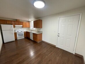 928 NE 21st Ave in Hillsboro, OR - Building Photo - Building Photo