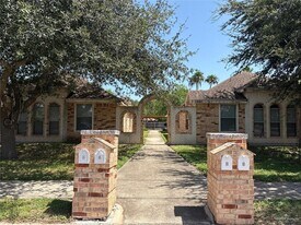 25 West Dr in Edinburg, TX - Building Photo