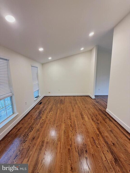 1071 Pipestem Pl in Rockville, MD - Building Photo
