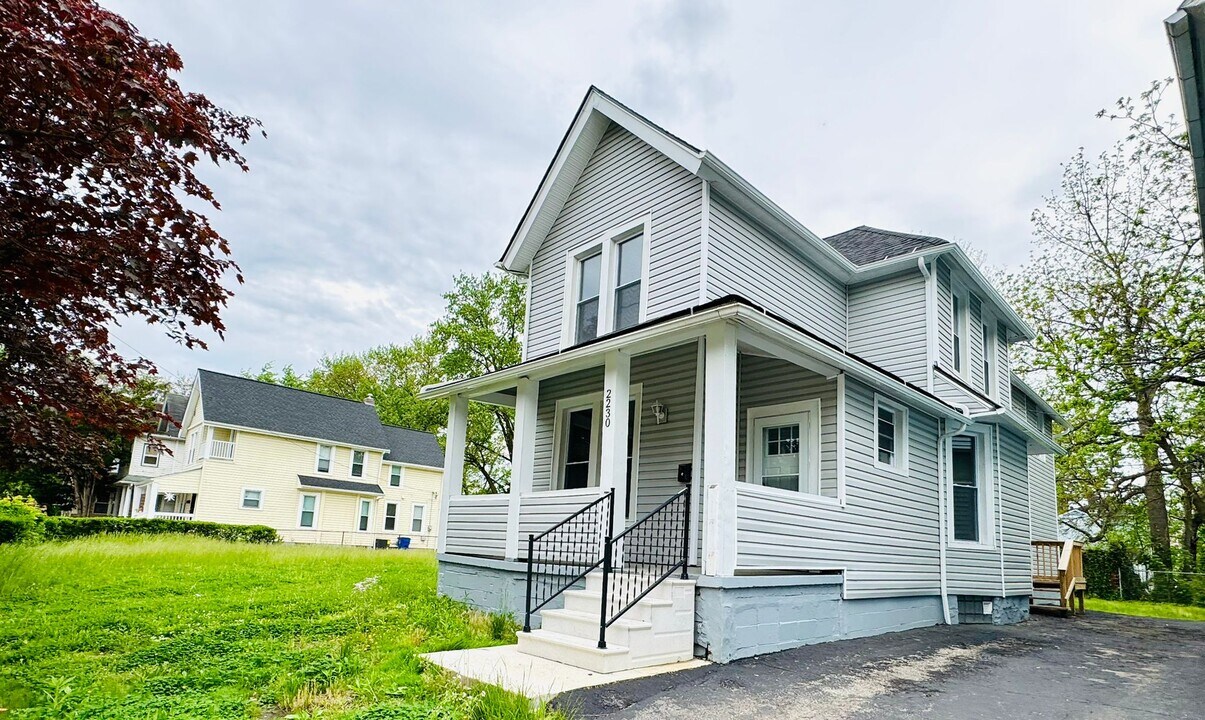 2230 E 90th St in Cleveland, OH - Building Photo