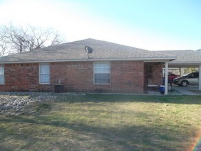 502-606 N Sewell Dr in Decatur, TX - Building Photo - Building Photo