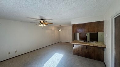 1380 W Median Ave in Porterville, CA - Building Photo - Building Photo