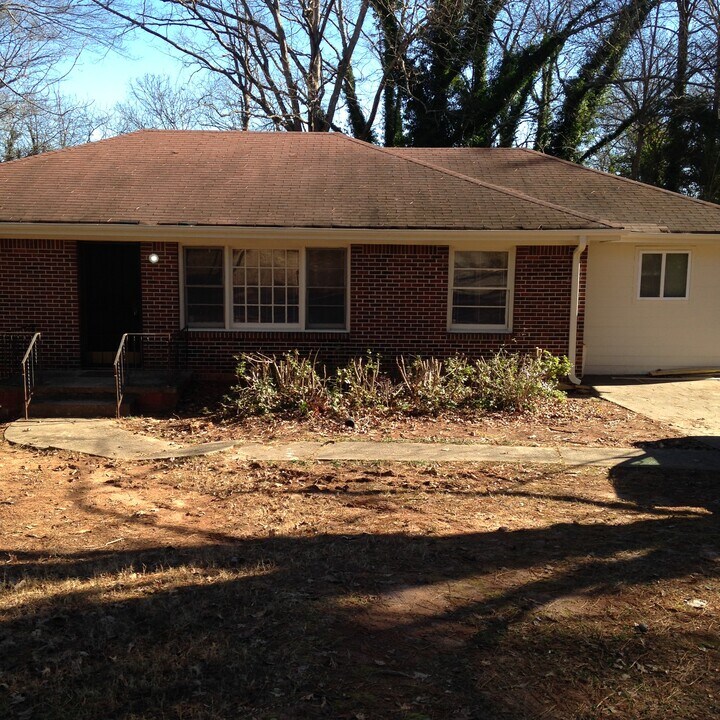 2122 Seavey Dr in Decatur, GA - Building Photo