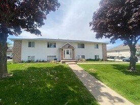 115 Sugar Creek Ln in North Liberty, IA - Building Photo