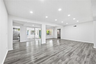 10418 Gothic Ave in Los Angeles, CA - Building Photo - Building Photo