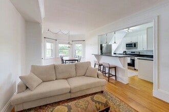 15 Garrison Rd, Unit 3 in Brookline, MA - Building Photo - Building Photo