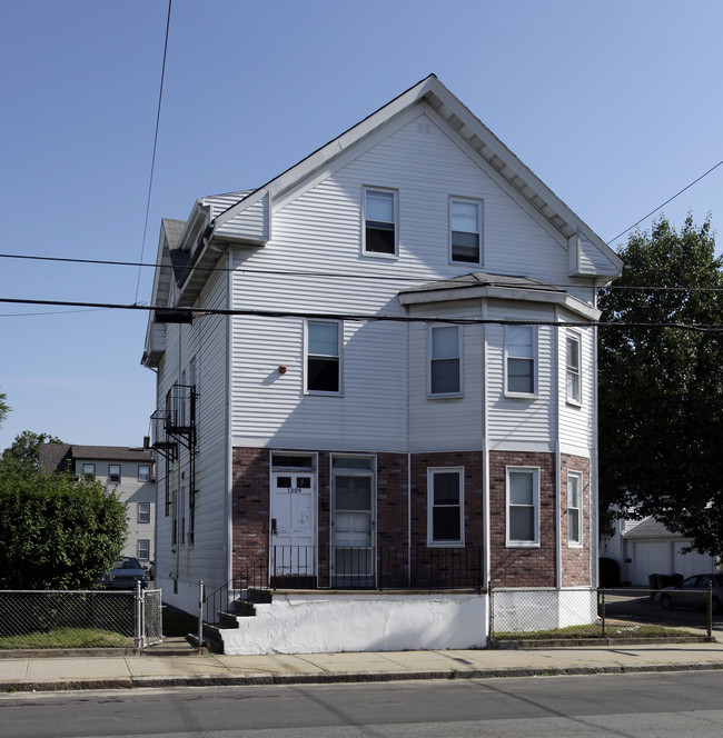 1307-1309 Cranston St in Cranston, RI - Building Photo - Building Photo