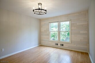 14 Colonial Ct in High Bridge, NJ - Building Photo - Building Photo