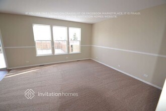 2382 Castle Pines Ln in Aurora, IL - Foto de edificio - Building Photo