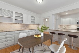 250 Commonwealth Ave in Boston, MA - Foto de edificio - Building Photo