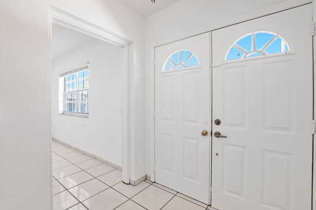 1531 NW 34th Ave in Miami, FL - Building Photo - Building Photo