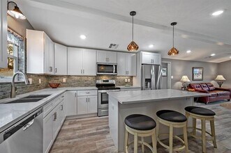 269 Sherman Dr in Pottsboro, TX - Foto de edificio - Building Photo