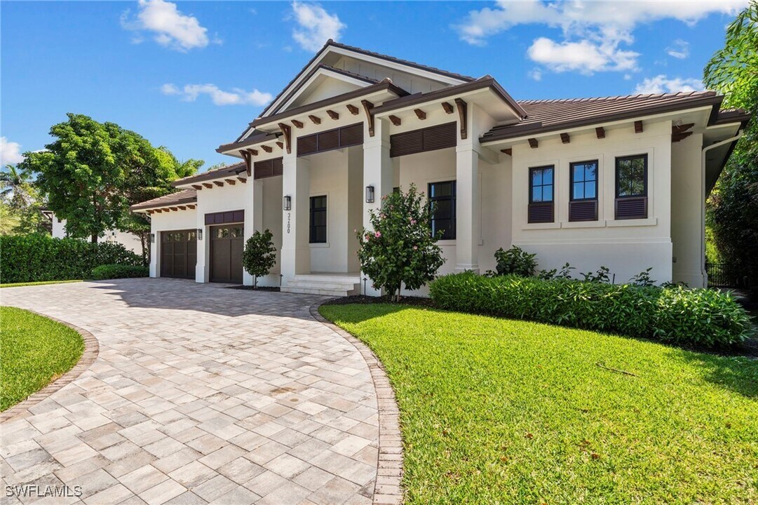 3200 Crayton Rd in Naples, FL - Building Photo