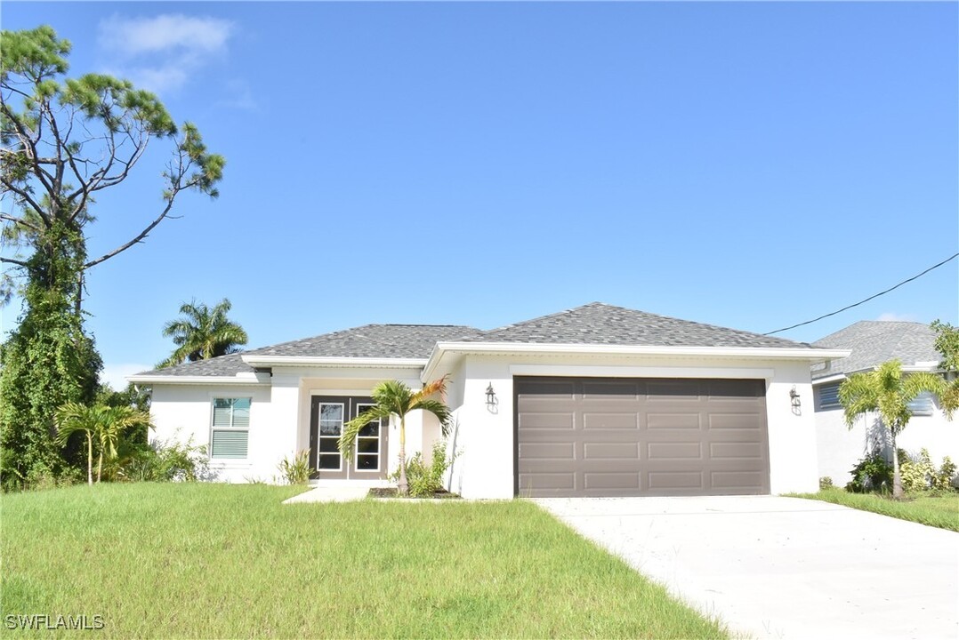 289 Australian Dr in Rotonda West, FL - Building Photo