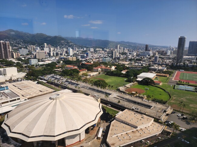 909 Kapiolani Blvd, Unit 909 Kapiolani, unit 3204 in Honolulu, HI - Foto de edificio - Building Photo