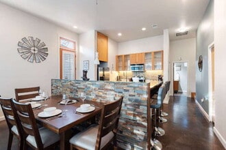 2612 Carnarvon Ln in Austin, TX - Building Photo - Building Photo