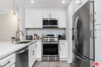 11750 W Sunset Blvd in Los Angeles, CA - Building Photo - Building Photo
