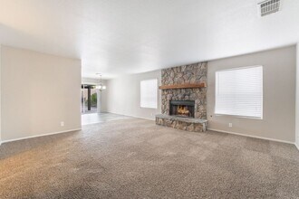 9924 Barrier Reef Dr in Las Vegas, NV - Foto de edificio - Building Photo