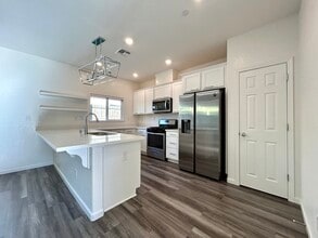 5382 Trysail Way in Sacramento, CA - Building Photo - Building Photo