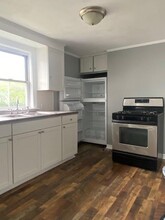 1125 W Shore Rd in Warwick, RI - Building Photo - Building Photo