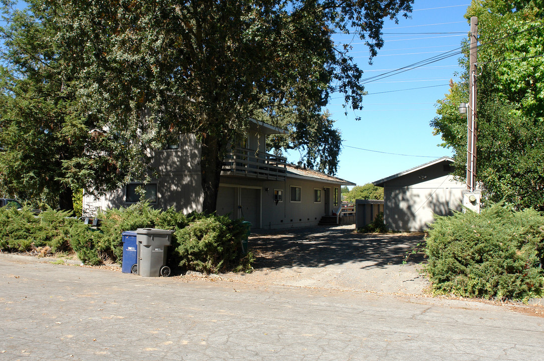 171 Lark Center Dr in Santa Rosa, CA - Building Photo